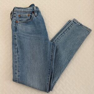 Women Levi’s 501 Straight